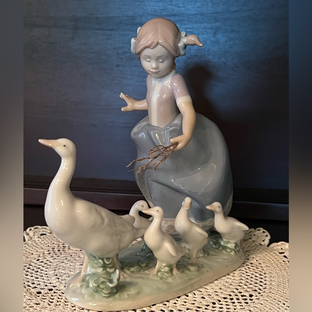 Lladro - "Hurry Now" 5503 - Girl with Geese